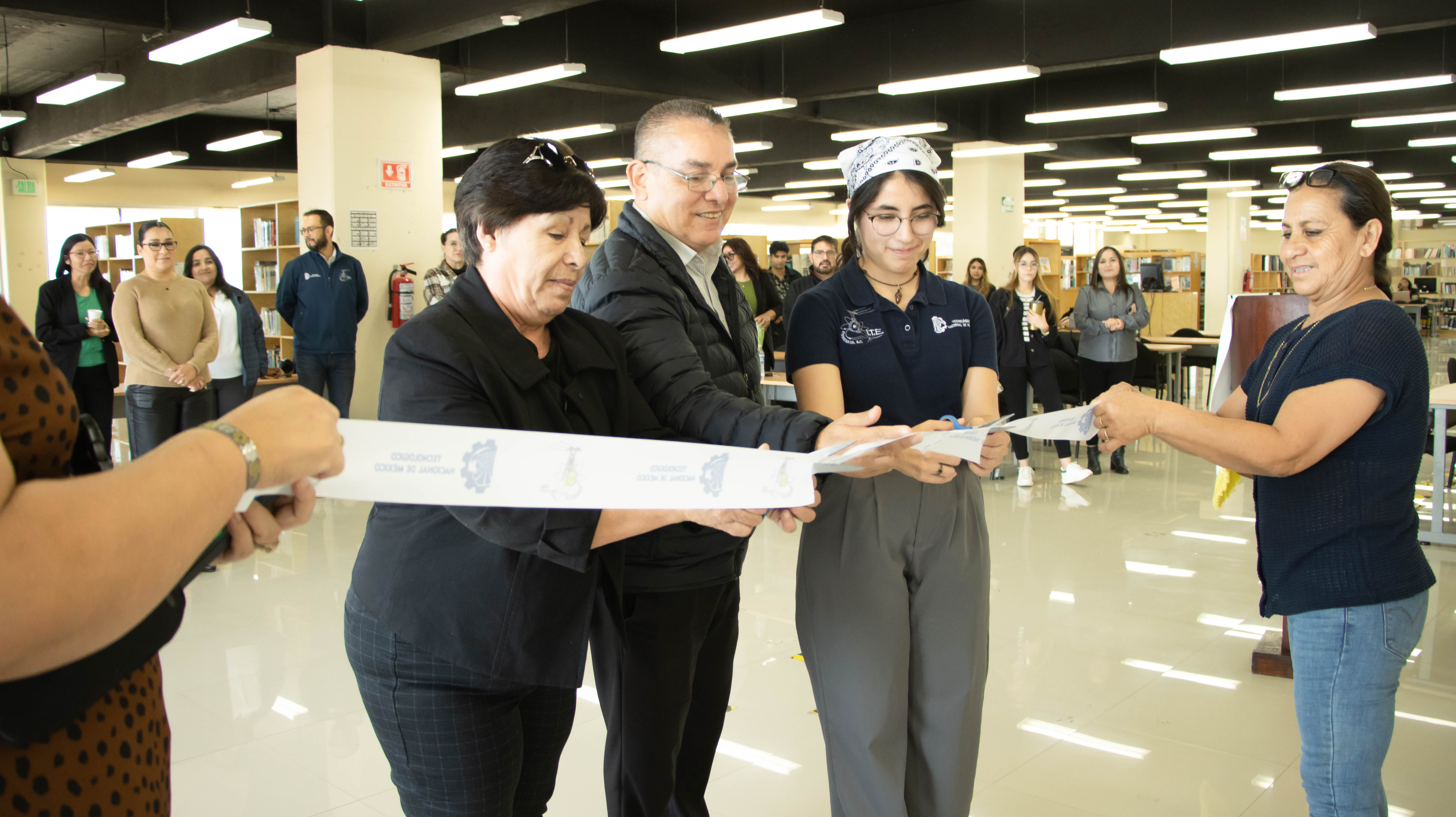 “El ITE del TecNM celebra el Día Nacional del Libro con donación y exposición fotográfica”